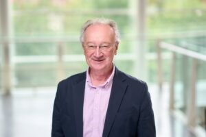 Photo of Dr Simon Bennett